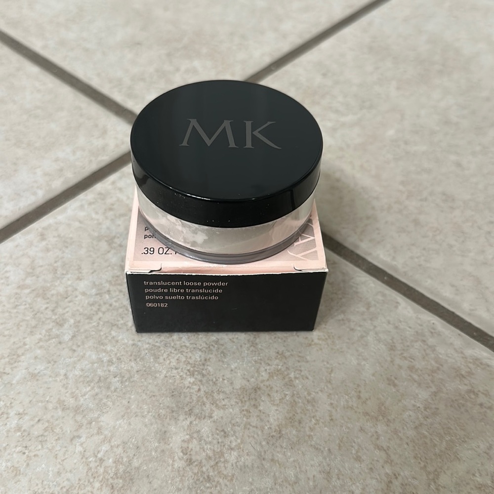 Mary Kay Translucent Powder - Picture 1 of 5
